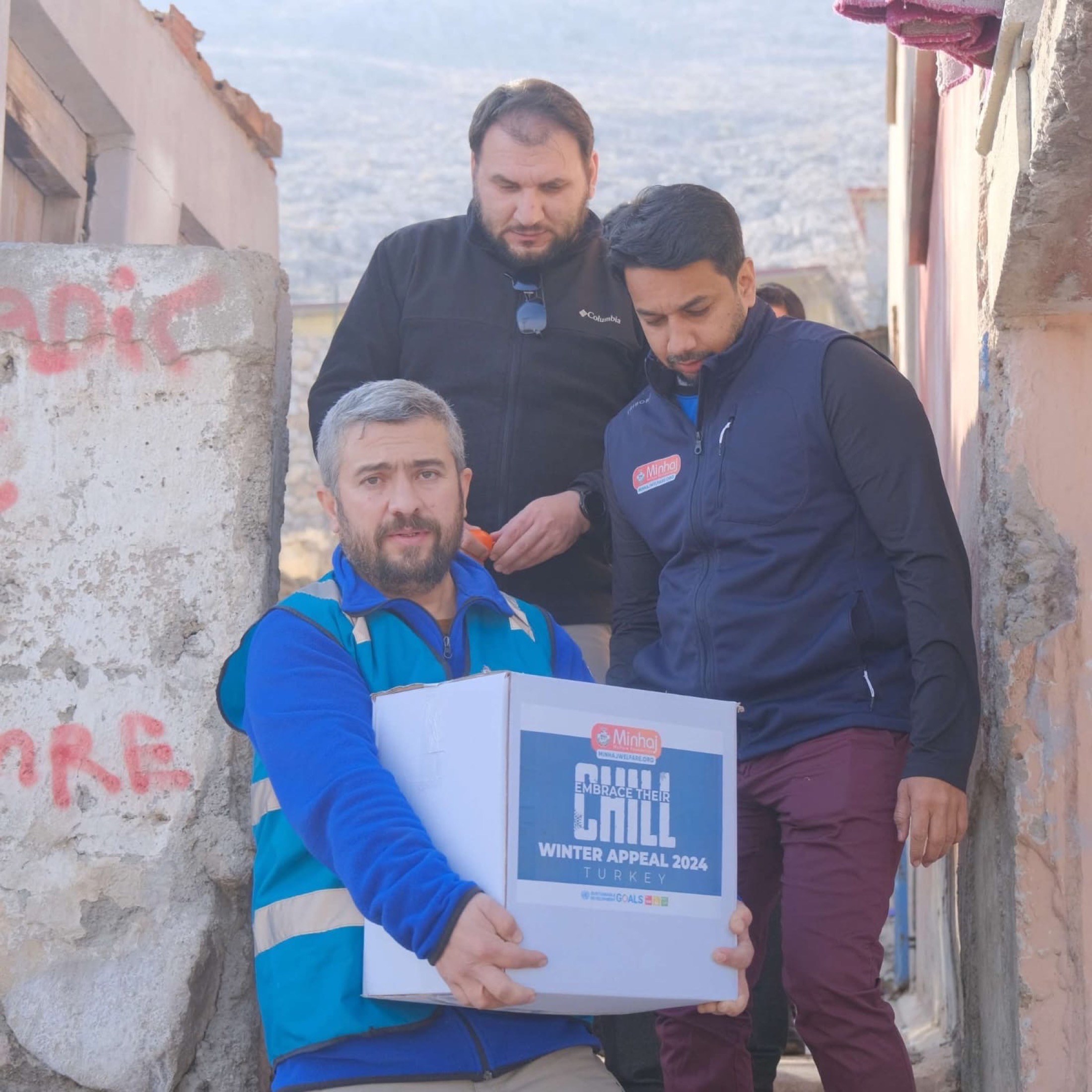 Syed Najam and local partners delivering humanitarian supplies in an earthquake-affected community in Türkiye